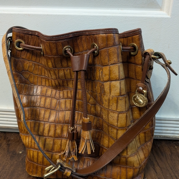 Dooney & Bourke Handbags - Dooney & Bourke Bucket Bag